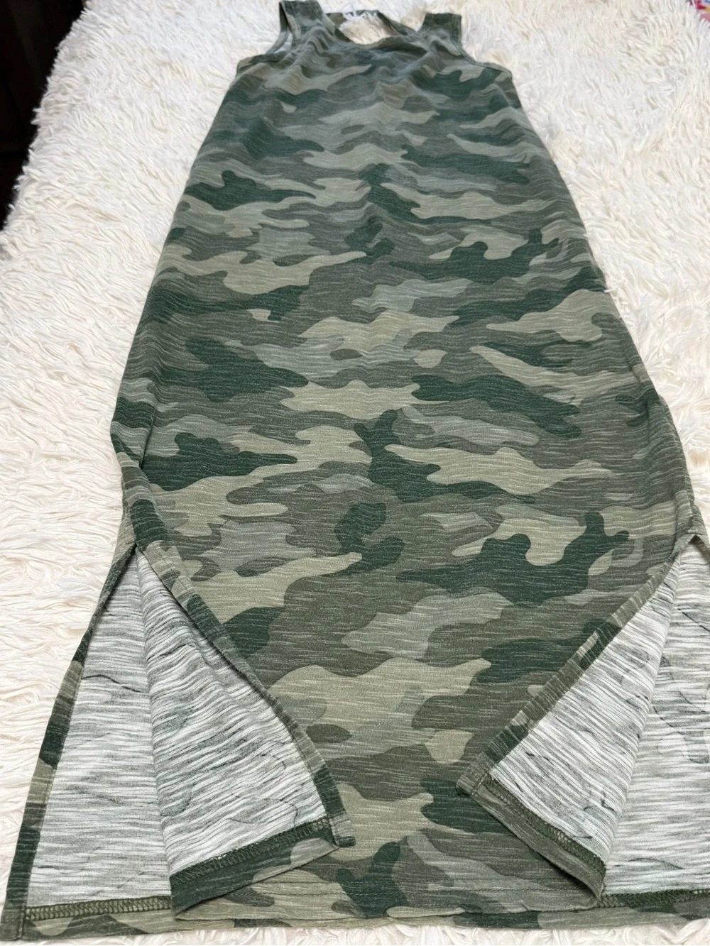 Old Navy sleeveless tank